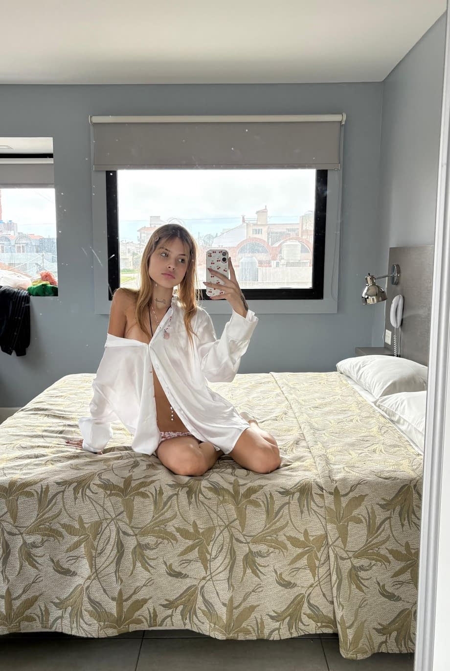 Lana plays naughty taking sexy selfies while bathing naked - 9