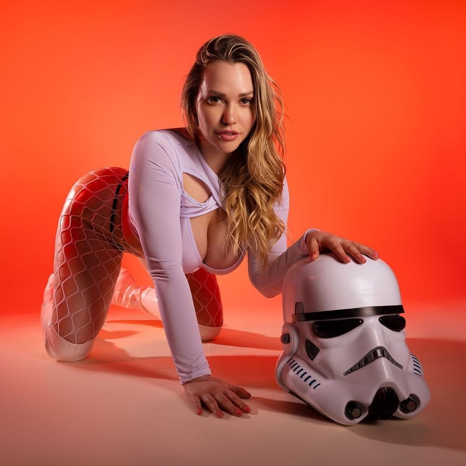 Il sedere perfetto, curvy e grande di Mia Malkova eccita in modo irresistibile in questo hot solo. - 6