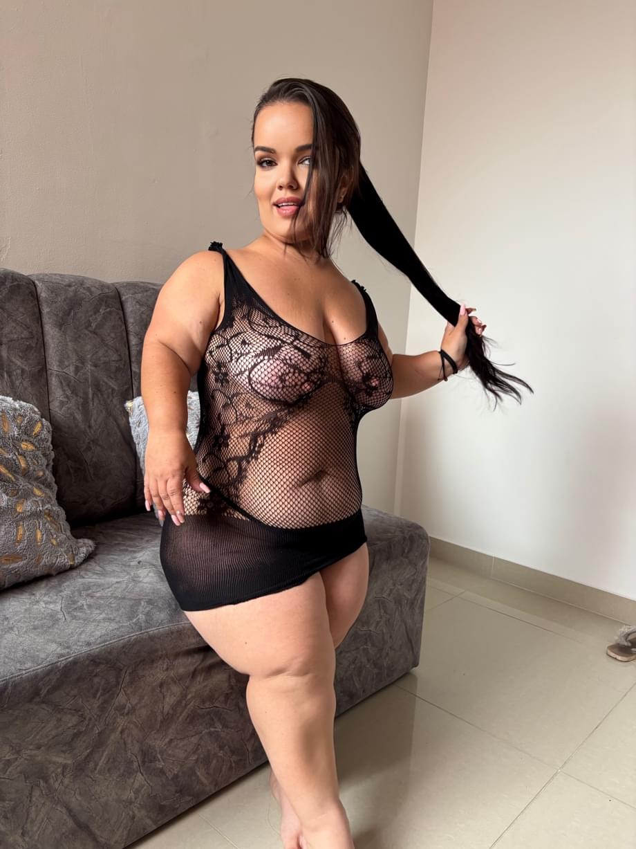 Julieta taquine dans une lingerie transparente avec un jeu coquin en solo latina - 3