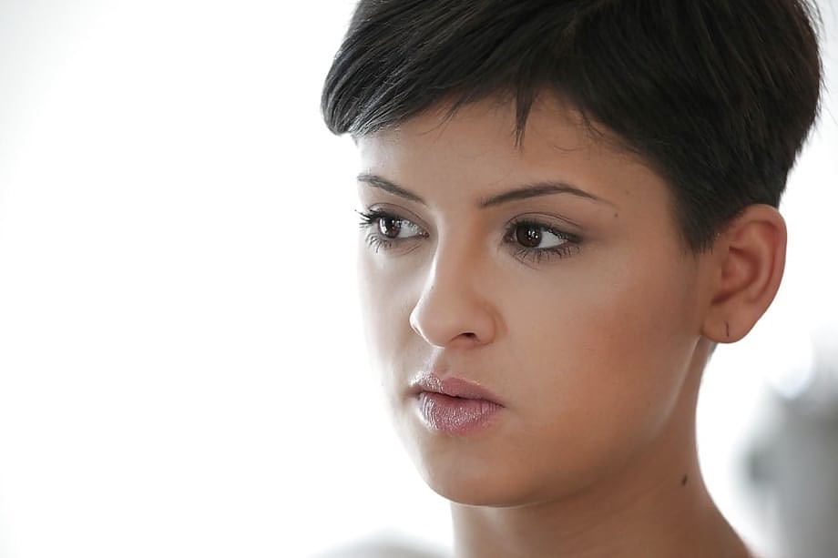 Coco De Mal sensually caresses her smooth shaved lips and silky thighs - 3