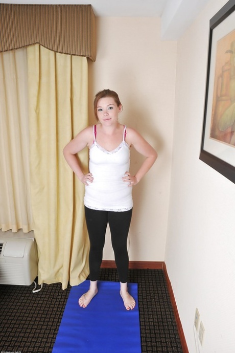 Sporty Margot strips from yoga pants seductively posing her athletic curves - 1