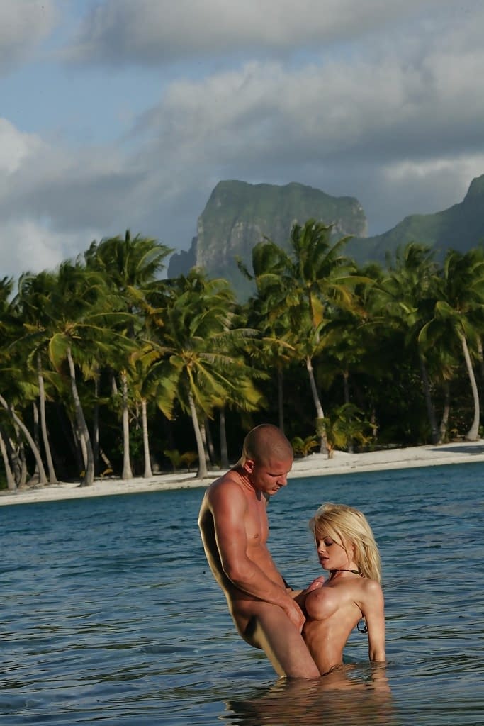 Jesse Jane moans while pounded relentlessly in her dripping juicy pussy - 3