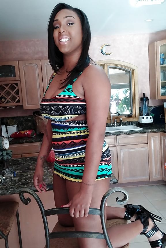 Lisa Tiffian seduce con su grueso culo ebony - 2