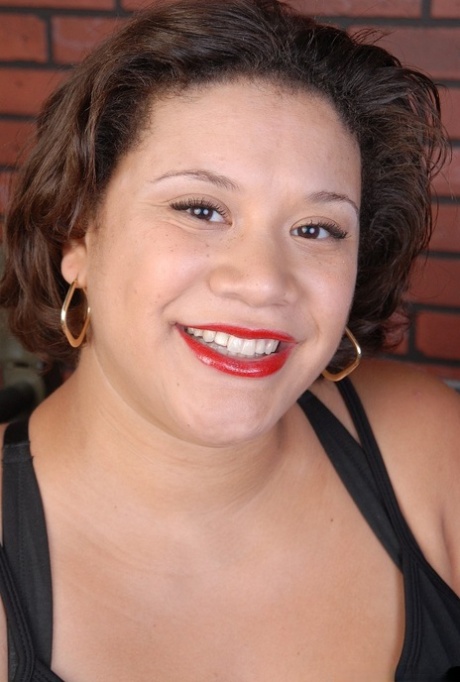 Plump BBW Monet sheds her clothes to show us her fantastic huge boobs