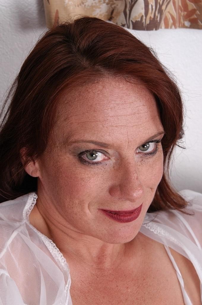 Mature lady Tasia gets naked and spreads pink labia lips wide open