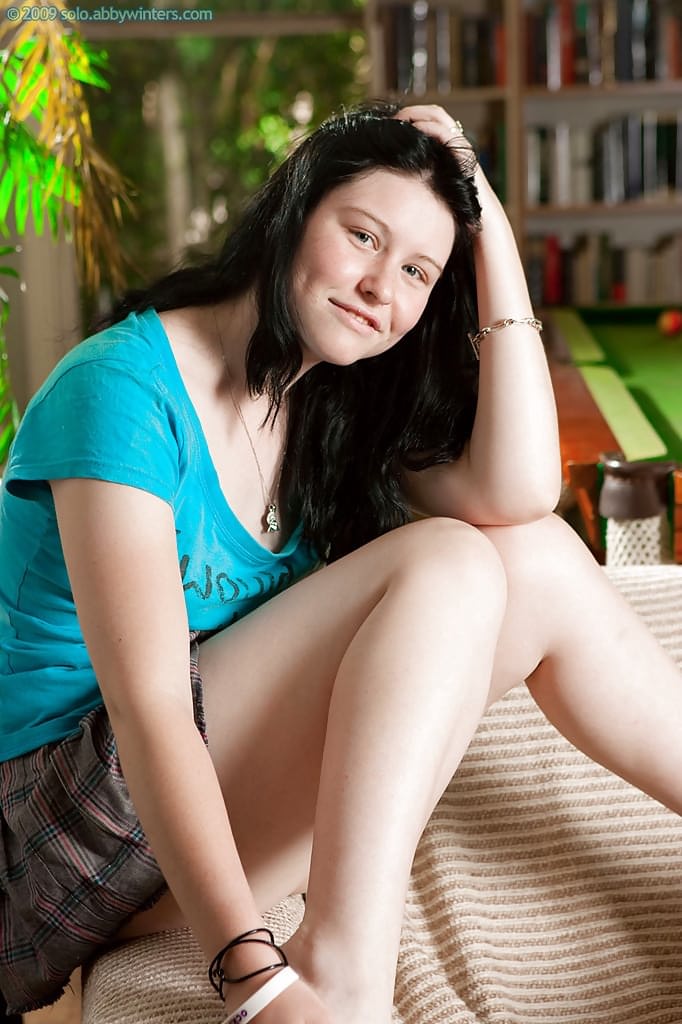 Clara alluringly pinches her pert nipples in steamy upskirt play - 2