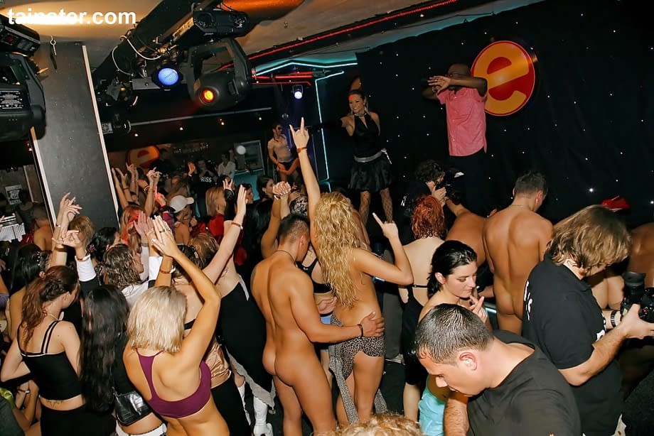 Kitty Queen joins the sluts in wild cock sucking group orgy party - 1
