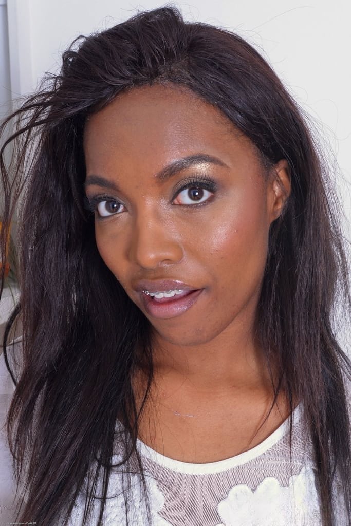 Black amateur girl Daya Knight gets naked for parting of labia lips