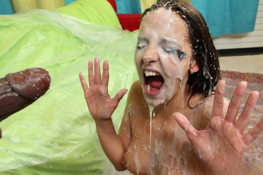 Poppy Morgan cavalca un cazzo enorme in cerca di una face deliziosa con uno squirt esplosivo - 15