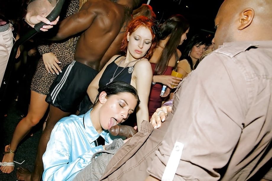 Kinky Kitty Queen invites horny party babes for messy hardcore group sex bliss - 5