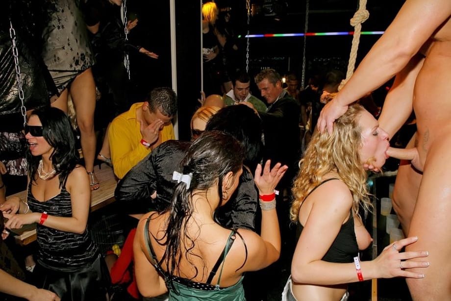 Tatiana C and tipsy babes champagne bathe before nightclub blowjob frenzy - 16