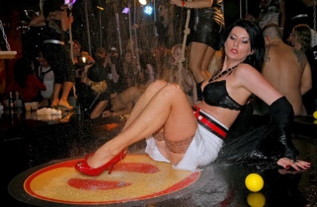 Drunk females end up having an orgy right in the night club