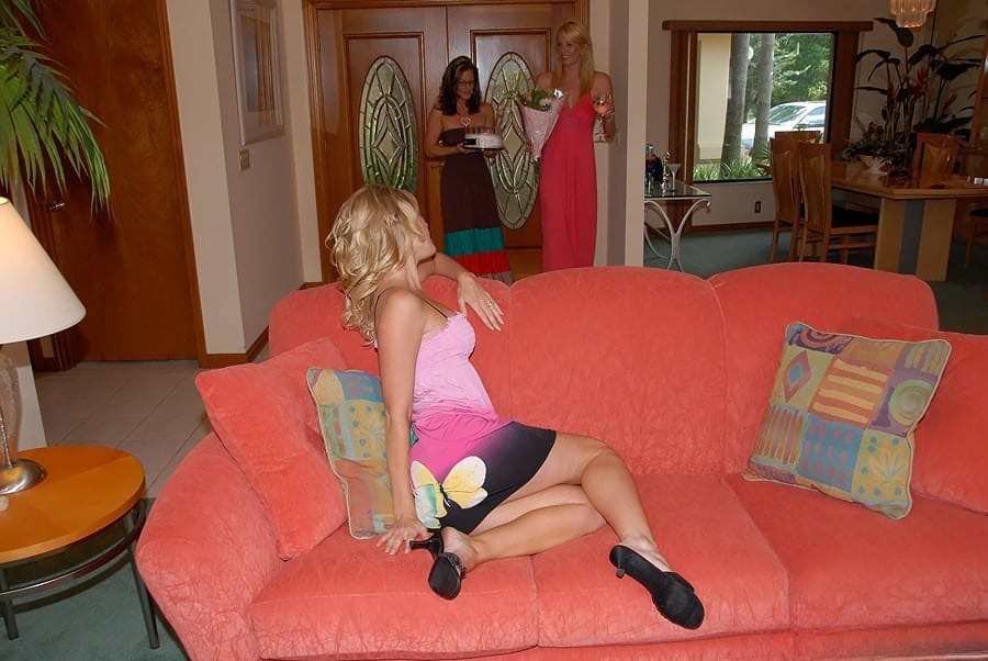 Tara Wild and two lesbian MILFs lost in mutual pleasure using a yellow dildo - 3