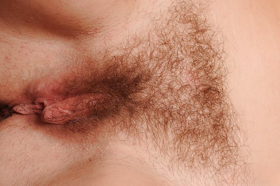 Babuska allarga la fica bagnata e rugosa dopo essersi spogliata dei capezzoli cadenti - 15