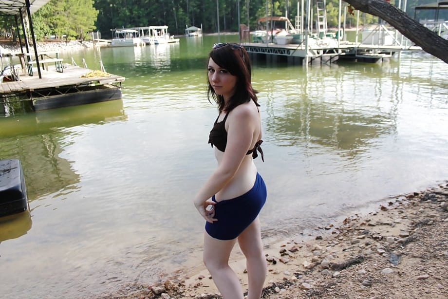 Dakota Charms strips nude in sizzling backyard amateur romp - 2