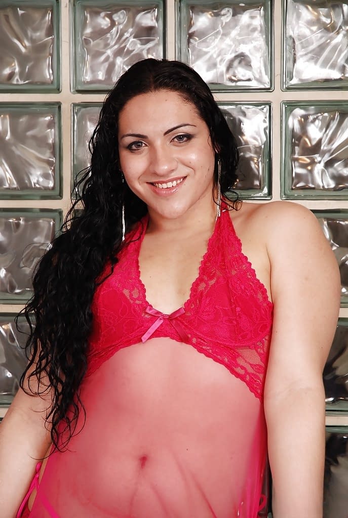 Chunky Latina tranny Raissa Sampaio modeling solo in sexy lingerie