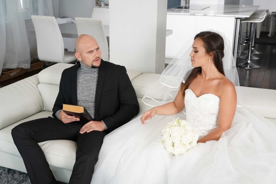 Jmac A e l'vogliosa Kelsi Monroe si scatenano nella cappella il giorno del suo matrimonio - 3