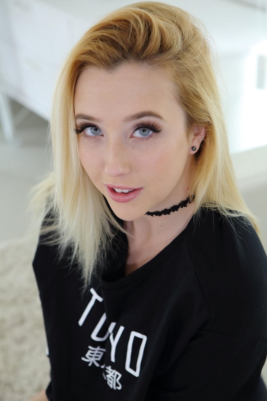 Kinky teen with blue eyes Samantha Rone presents her amazing curves