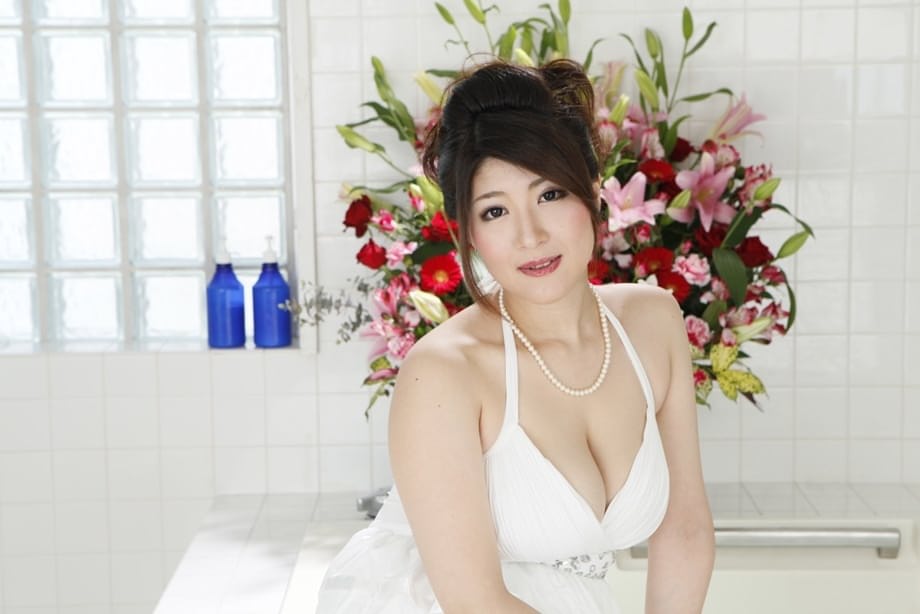 Rina Araki displays her voluptuous Asian curves before getting pounded hard on bed - 2