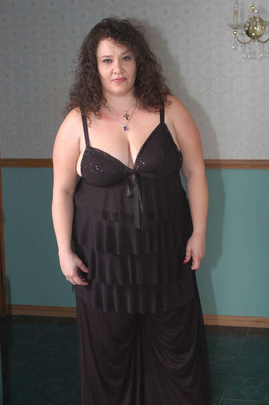 Joyce C, enjôleuse mature aux formes voluptueuses, savoure un pilonnage hardcore interracial brutal de la part d’un étalon noir bien monté - 1