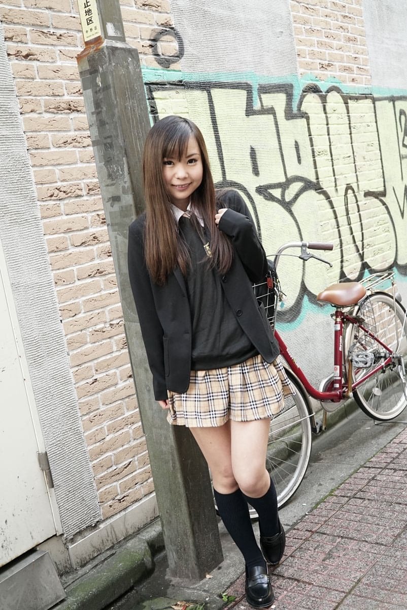Mai Kawasumi's hairy schoolgirl pussy flooded with hot creampies by BDSM gang - 1