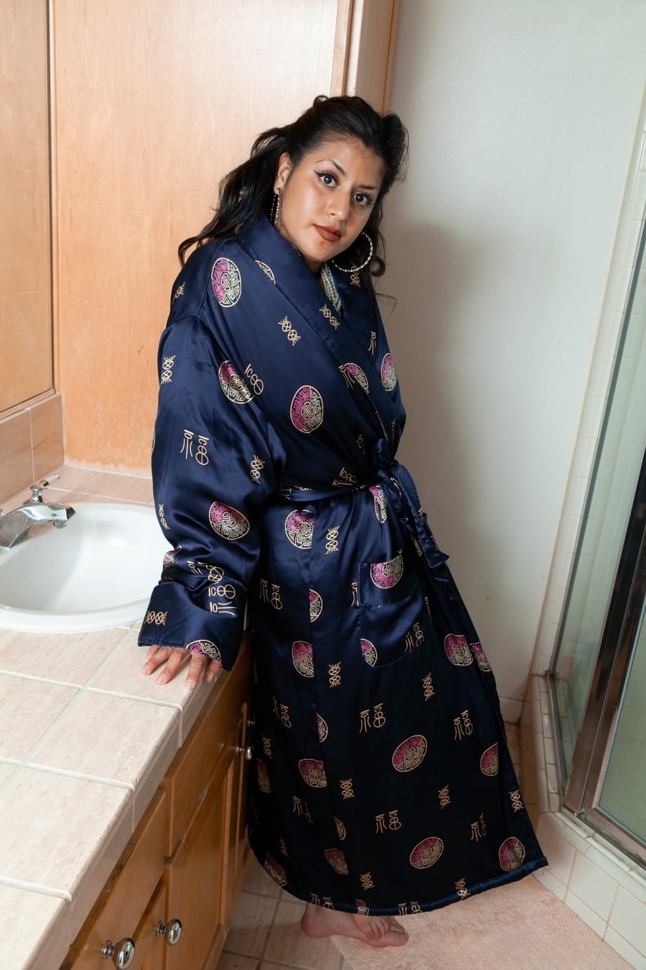Flor allarga la sua passerina pelosa, stuzzicando da sola come delizioso fantasy da MILF dilettante - 1