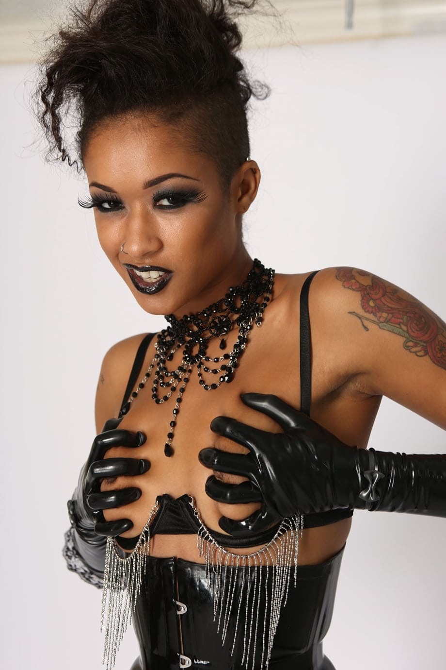 Slender Skin Diamond teases in sheer stockings and leather, stunning solo worship - 9