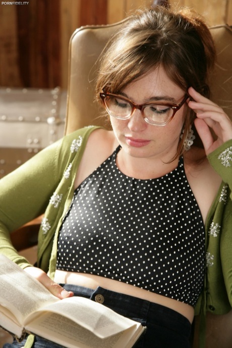 Geek Jodi Taylor intensely sucks fat cock then rides it hard - 1