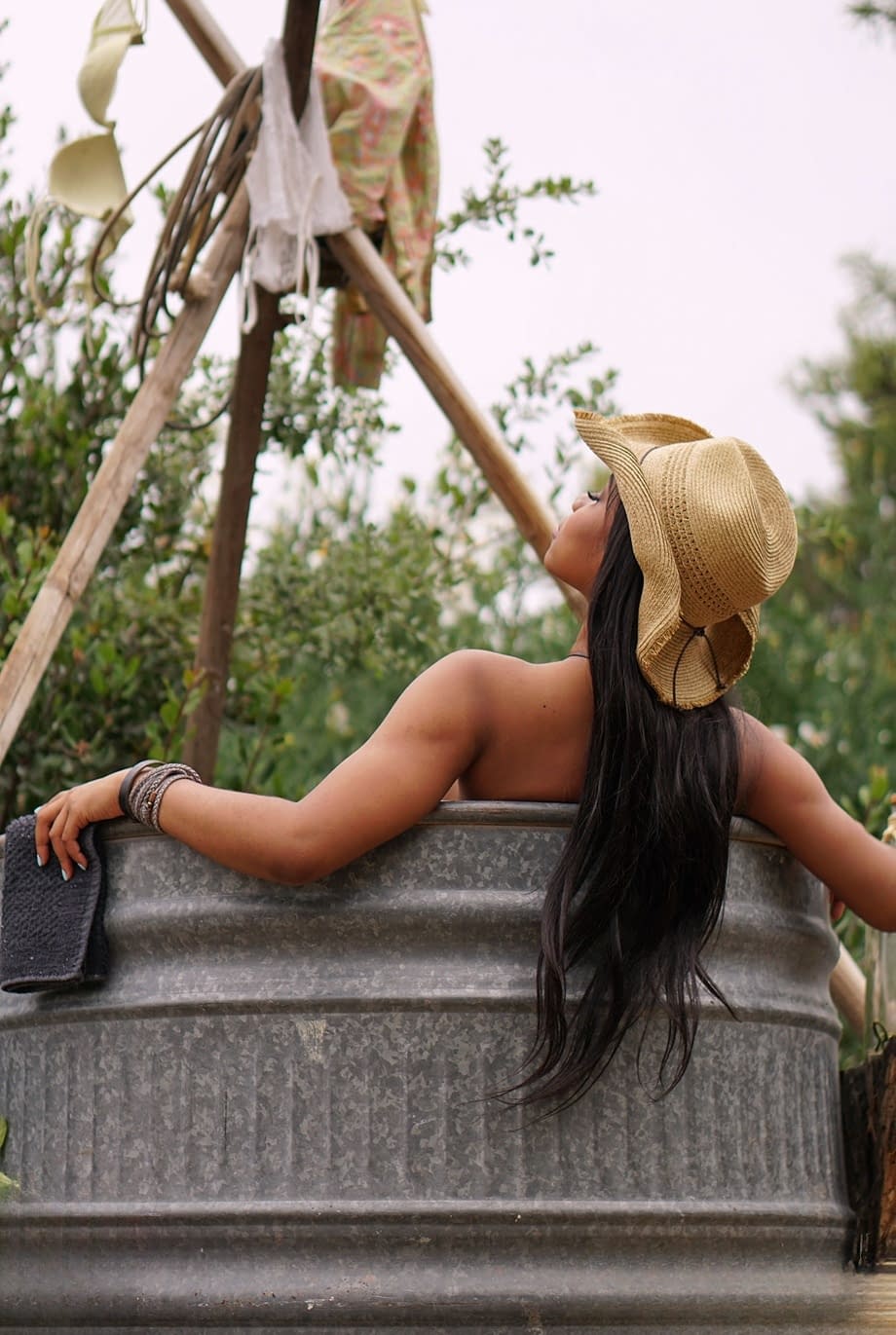 Jenna Foxx cavalca a pelo come una succosa cowgirl ebony per uno stallone bianco sposato - 6