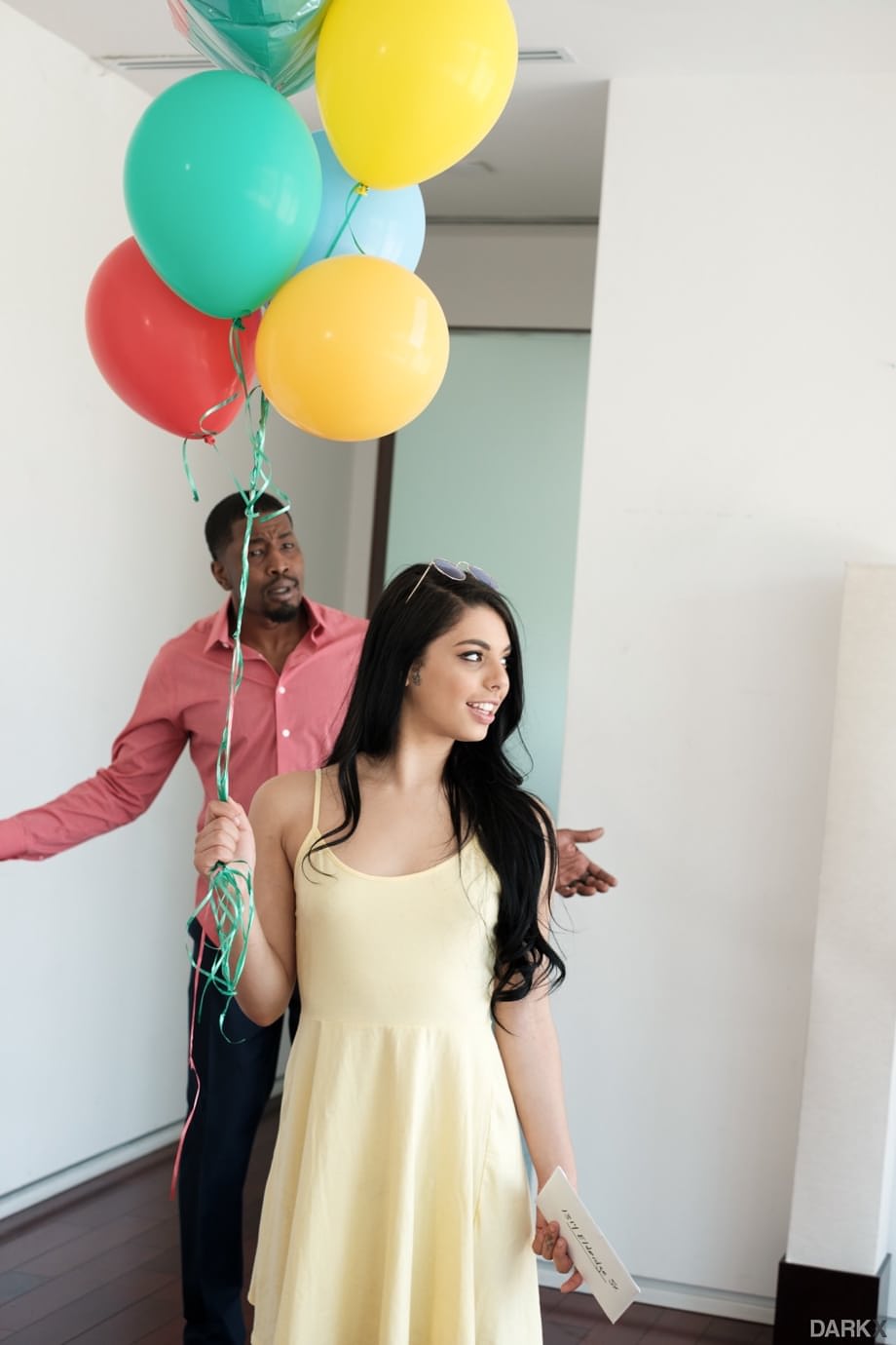 Gina Valentina abre sus piernas para la monstruosa polla negra de Isiah Maxwell - 9