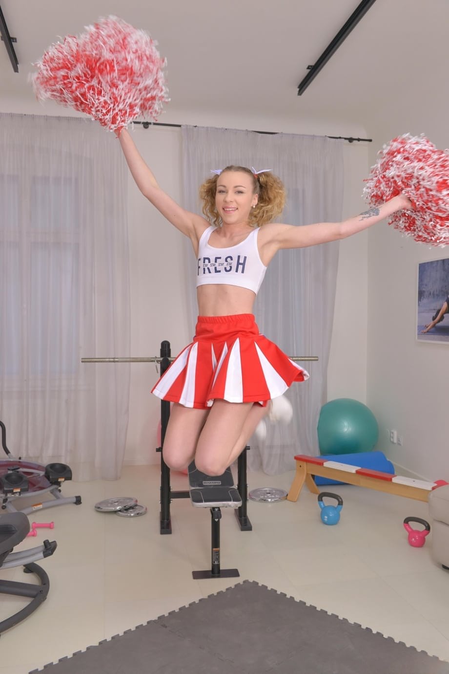 La animadora cachonda Angel Emily se quita el uniforme y las coletas para un ardiente trío con triple anal - 1