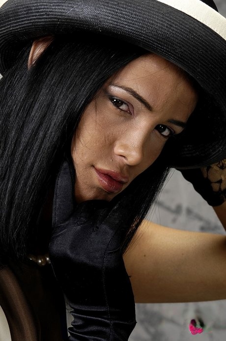 Melissa Del Prado, chaude Latina transsexuelle récompensée par une pipe hardcore insatiable offerte par un magnifique mec - 5