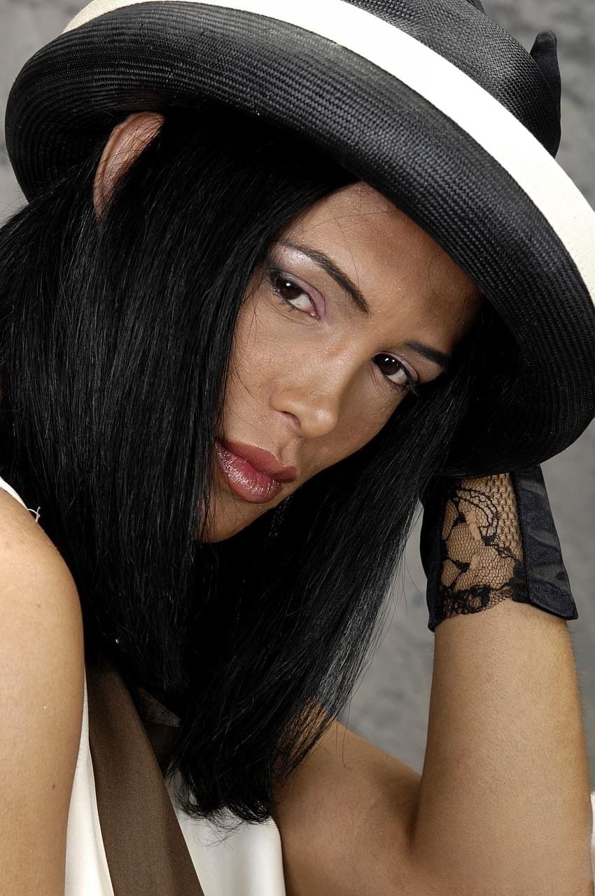Melissa Del Prado, chaude Latina transsexuelle récompensée par une pipe hardcore insatiable offerte par un magnifique mec - 6