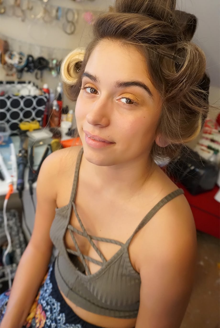 La brûlante Pamela Morrison se déshabille entièrement et taquine son corps jeune et parfait dans une action solo explicite - 13