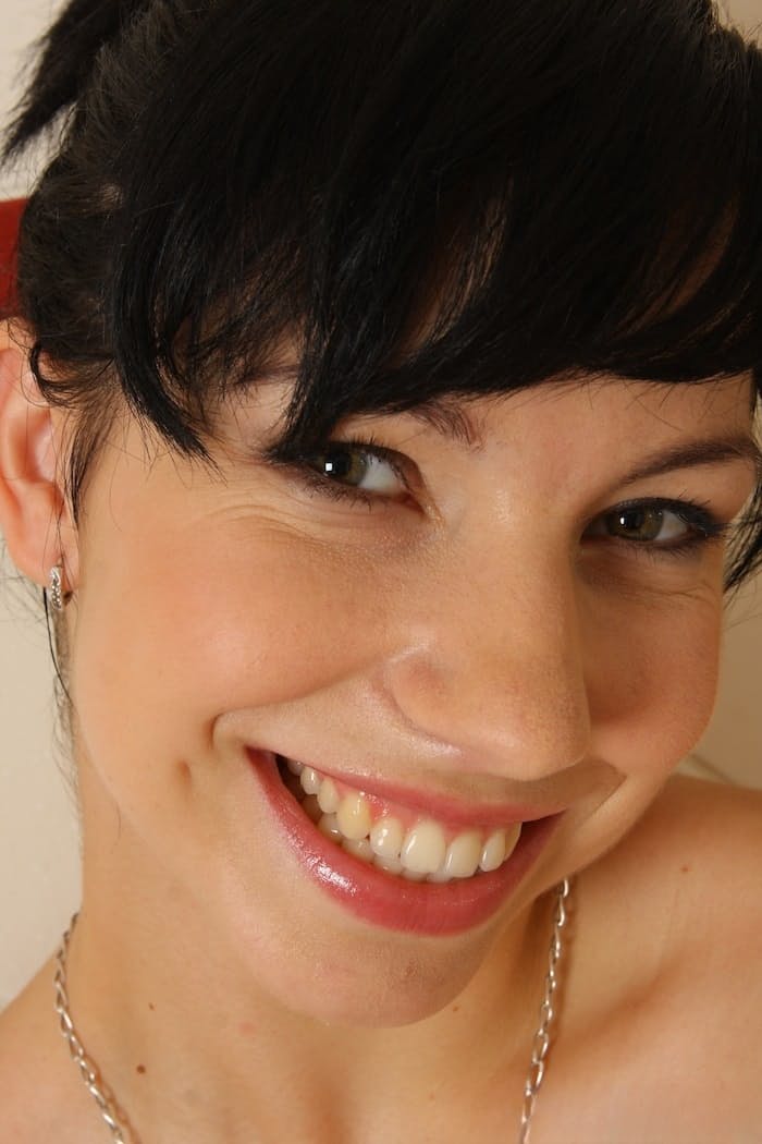 Busty 18 year old Daisy Lee soaks her huge tits and pleasures herself in the bathtub - 18