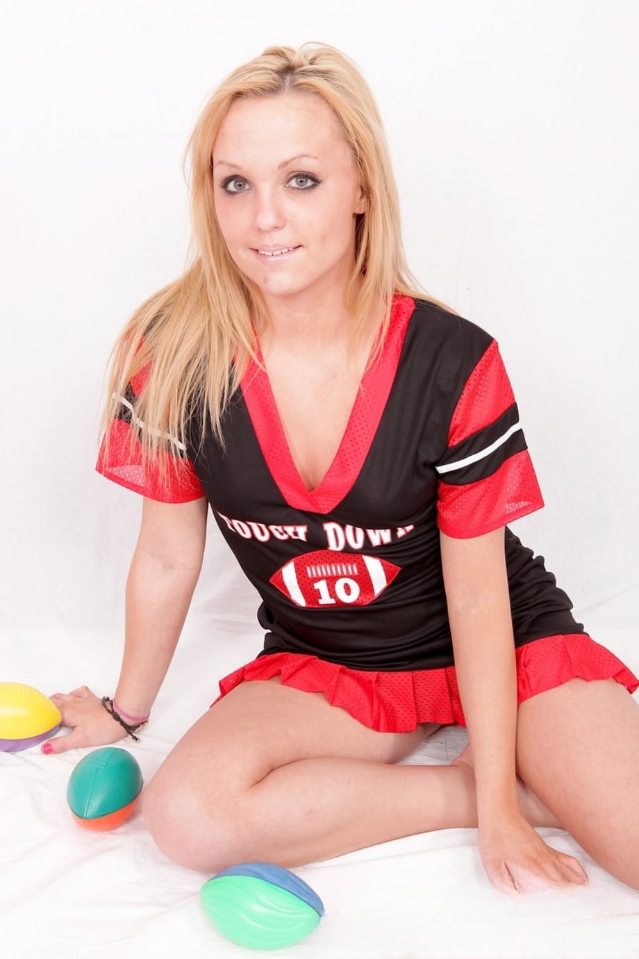 Heather Lee et Lexi Swallow dévorent des bites bandantes et des chattes dégoulinantes dans un sale plan à trois sportif - 1