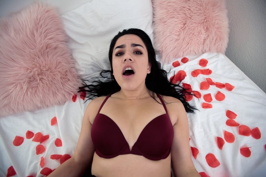 Monica Sage dominando una polla enorme en un festival de follada cruda estilo POV de destrucción familiar - 17