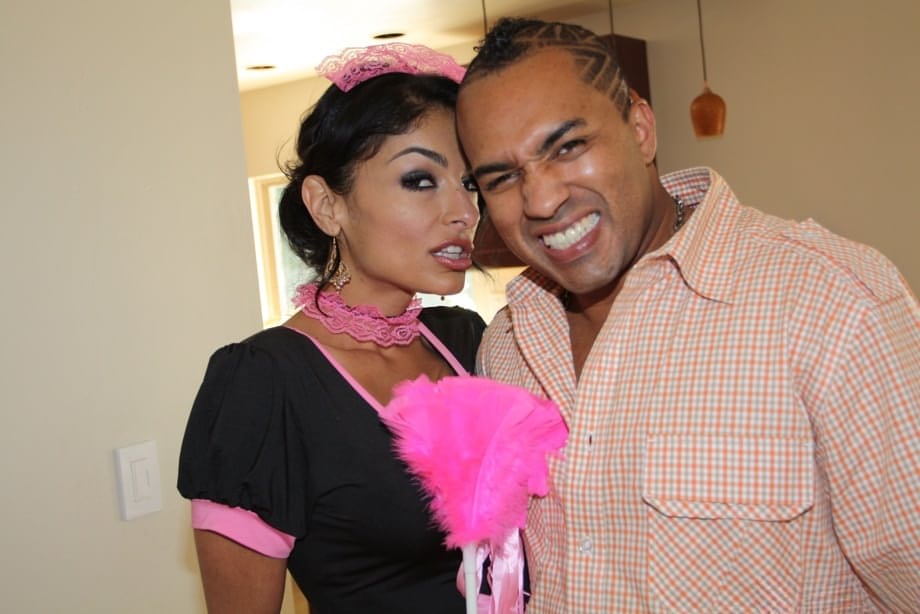 Persia Pele suce avec sensualité une grosse bite black jusqu'au fond de la gorge dans sa tenue de bonne coquined - 6