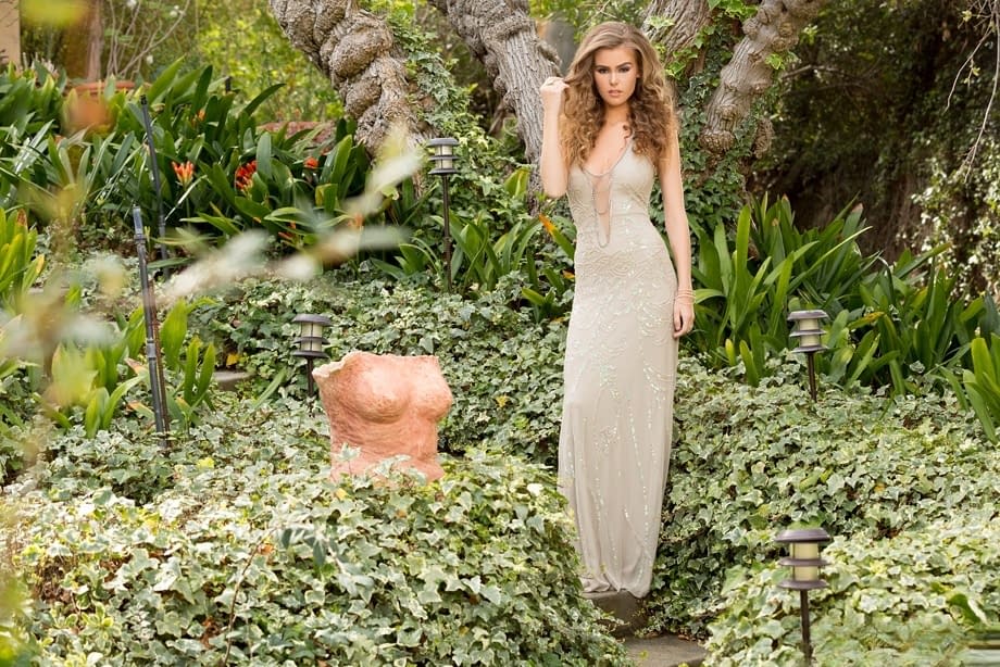 La nudità trasparente di Amberleigh West eccita mentre questa biondina magra e provocante stuzzica il suo magnifico corpo da Playboy - 1