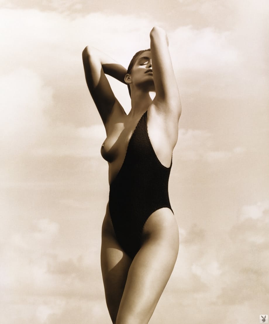 Cindy Crawford complètement nue dans des photos de séduction crues en noir et blanc - 5