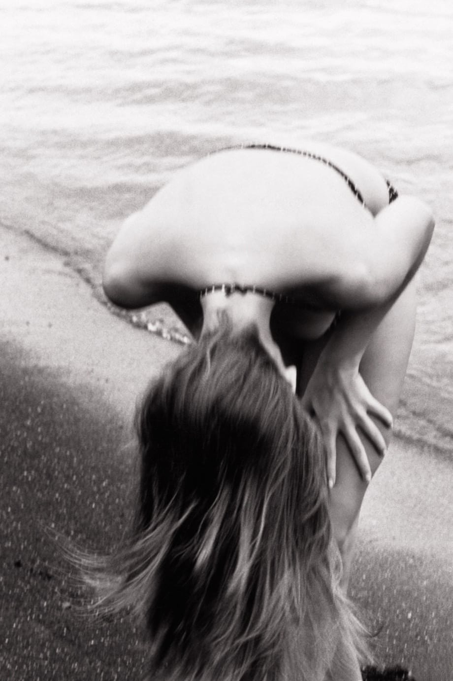 Cindy Crawford complètement nue dans des photos de séduction crues en noir et blanc - 9