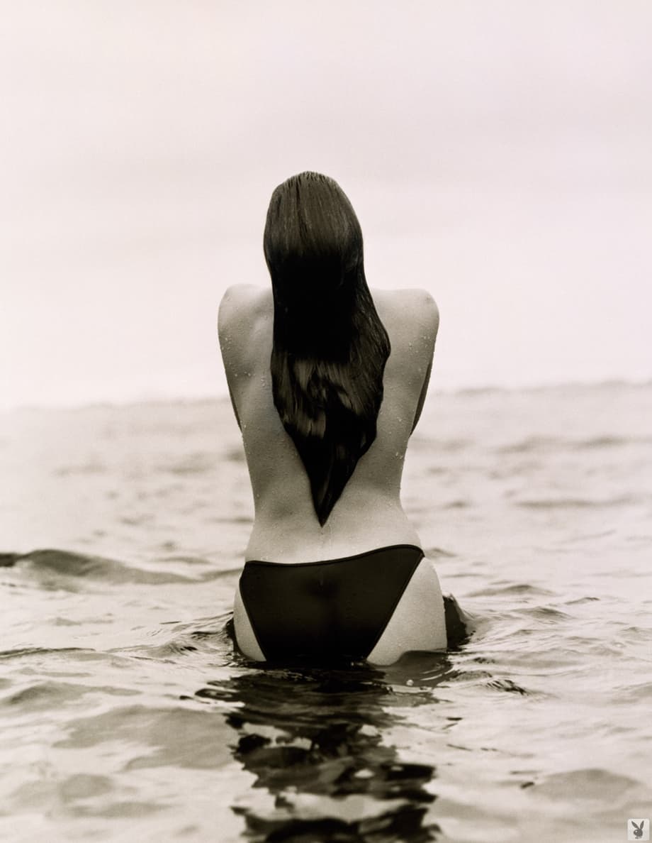 Cindy Crawford complètement nue dans des photos de séduction crues en noir et blanc - 14