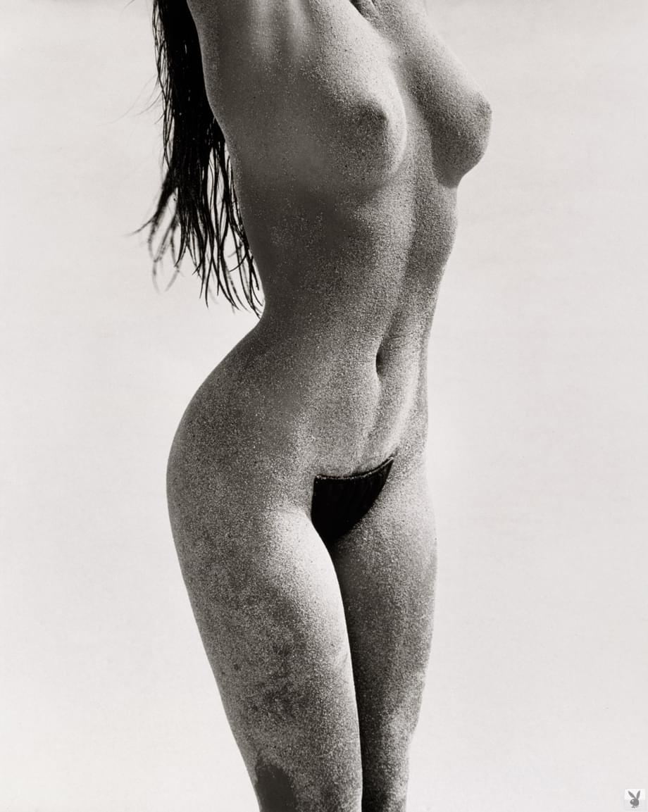 Cindy Crawford complètement nue dans des photos de séduction crues en noir et blanc - 15