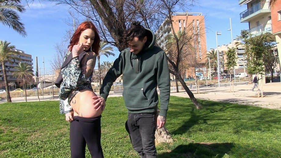 Sultry Silvia Rubi sfoggia due piccoli seni tatuati e poi si gode un appassionato threesome MMF - 6