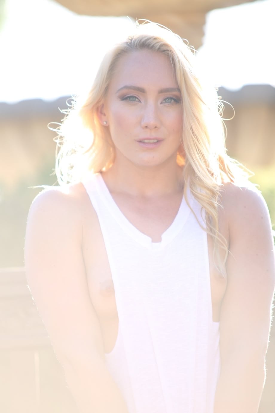 Ramon Hot martilla a la rubia americana AJ Applegate mostrándole su coño chorreante en público - 16