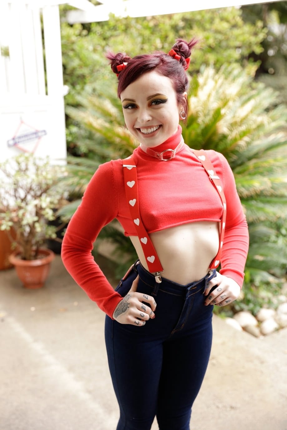 Chloe Carter tette piccole tese con rough sesso violento con giocattoli in una sessione intensa di penetrazione - 1