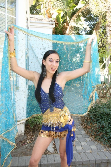 Vashti proudly displays her plump Indian boobs while shaking her curvy bare butt - 3