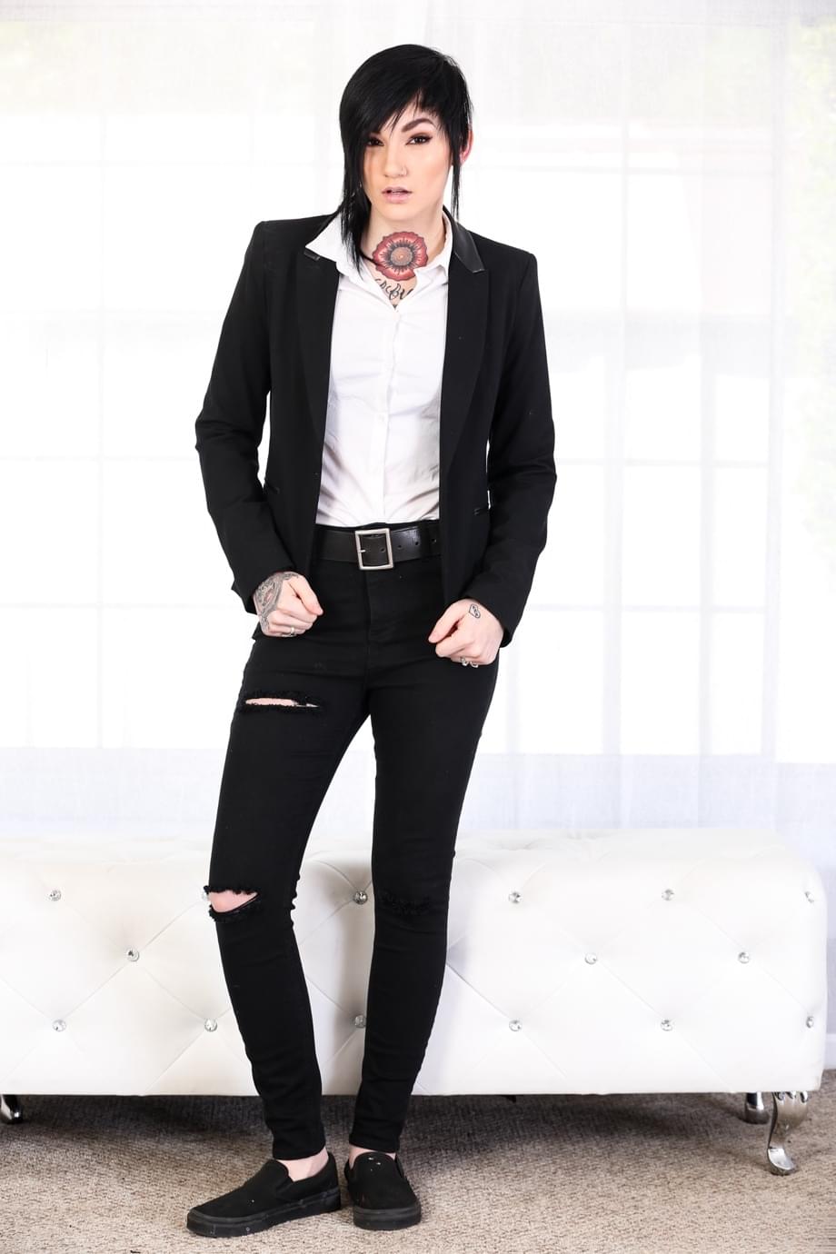 Nikki Hearts strips bare in hardcore punk mode exposing shaved pussy and inked tattoos - 1