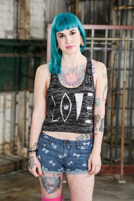 Severin Graves exposes filthy desires in abandoned building with turquoise hair - 1