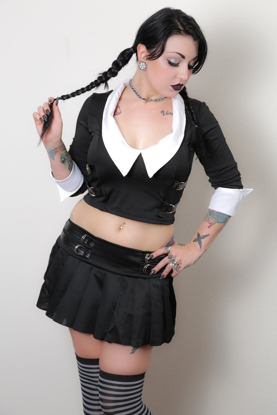 Pornstar Draven Star in pigtails strips bare naked to seduce every fan - 2